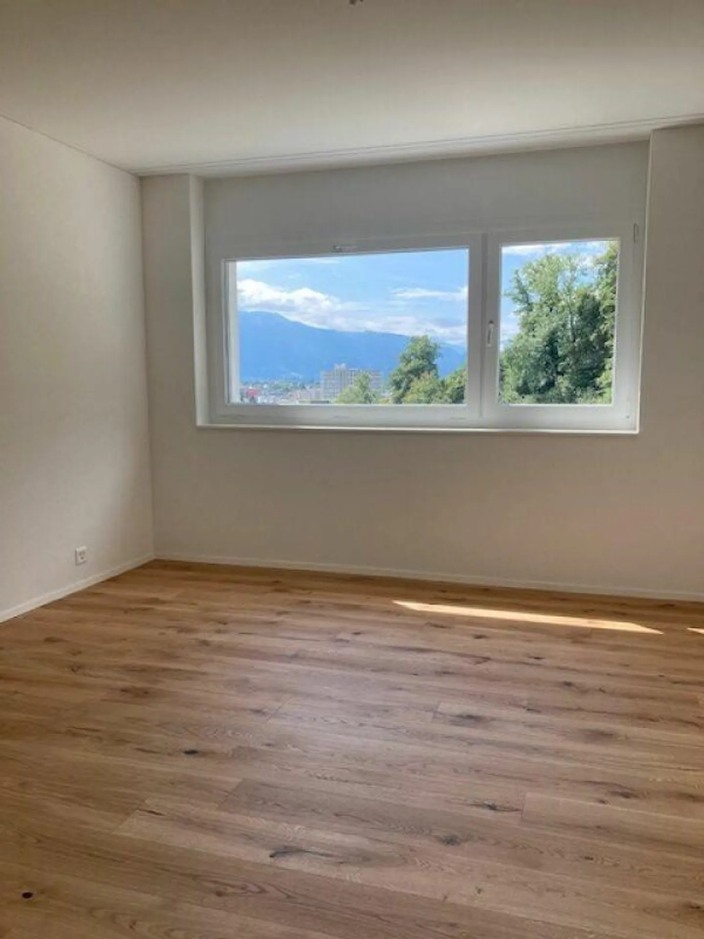 Ampio e luminoso appartamento duplex di 4,5 locali con contratto di affitto - Foto 4 di 19