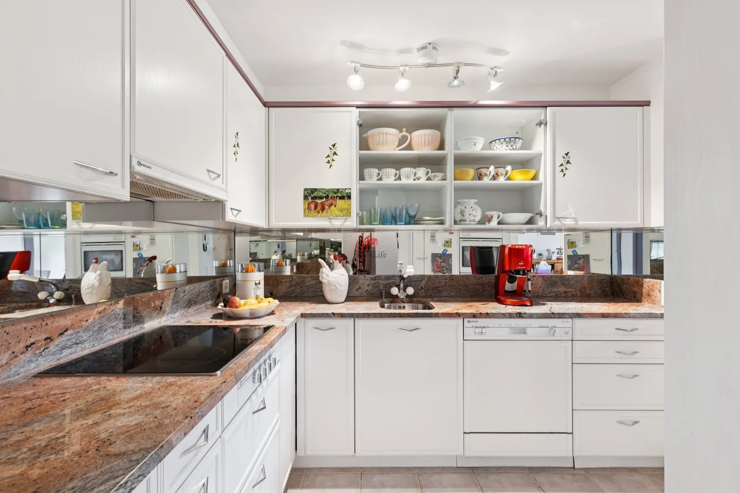 Cozy Garden Apartment with Unobstructed View - Photo 4 of 11