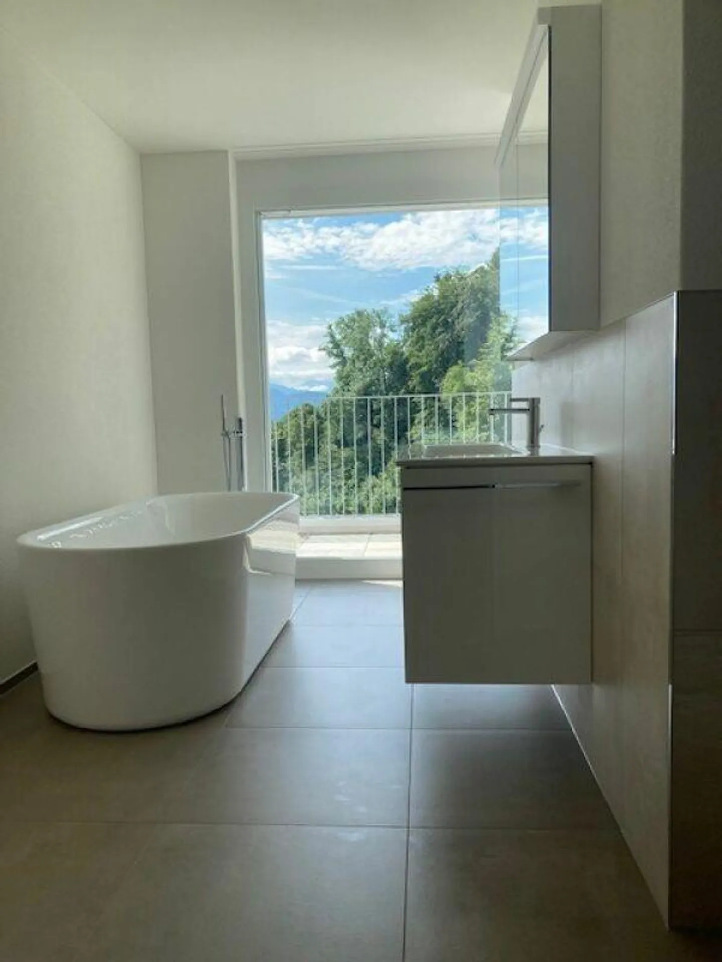 Ampio e luminoso appartamento duplex di 4,5 locali con contratto di affitto - Foto 5 di 19