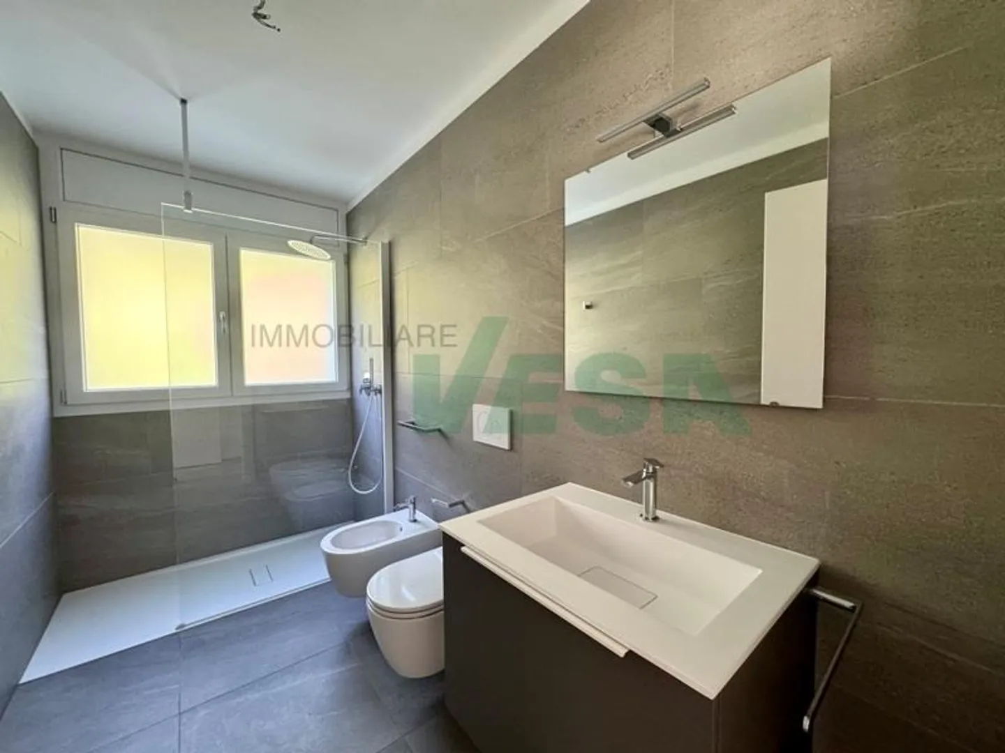 Neue und helle 3,5-Zimmer-Wohnung mit großem Garten - Foto 4 von 9