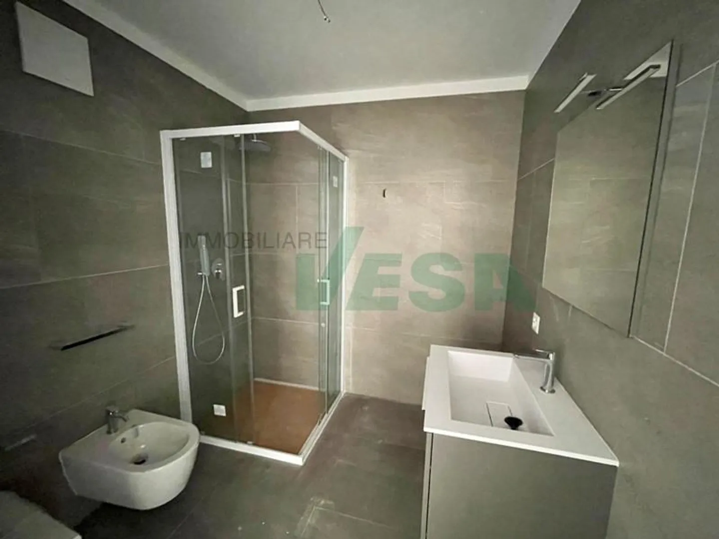 Neue und helle 3,5-Zimmer-Wohnung mit großem Garten - Foto 7 von 9