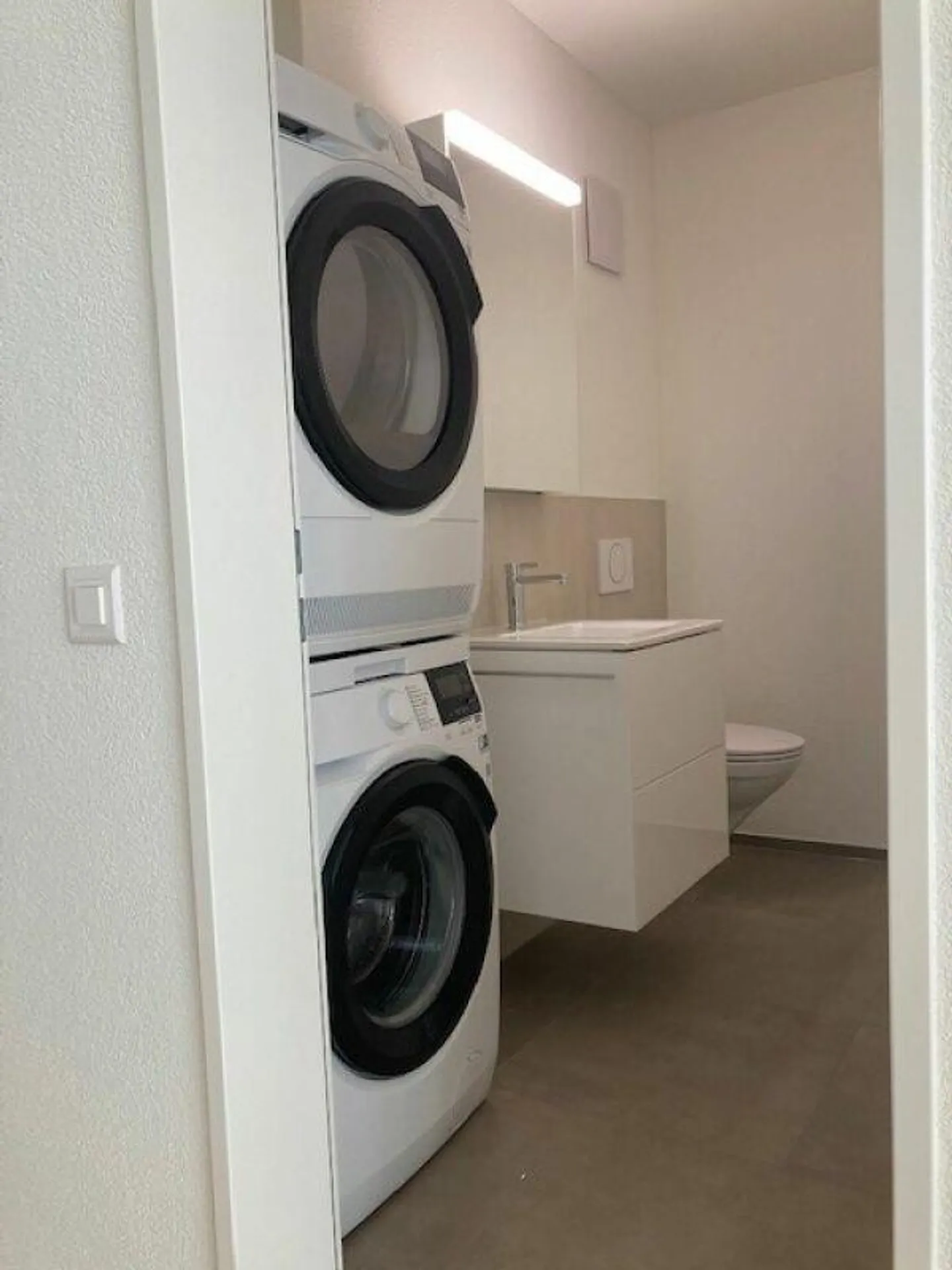 Ampio e luminoso appartamento duplex di 4,5 locali con contratto di affitto - Foto 8 di 19