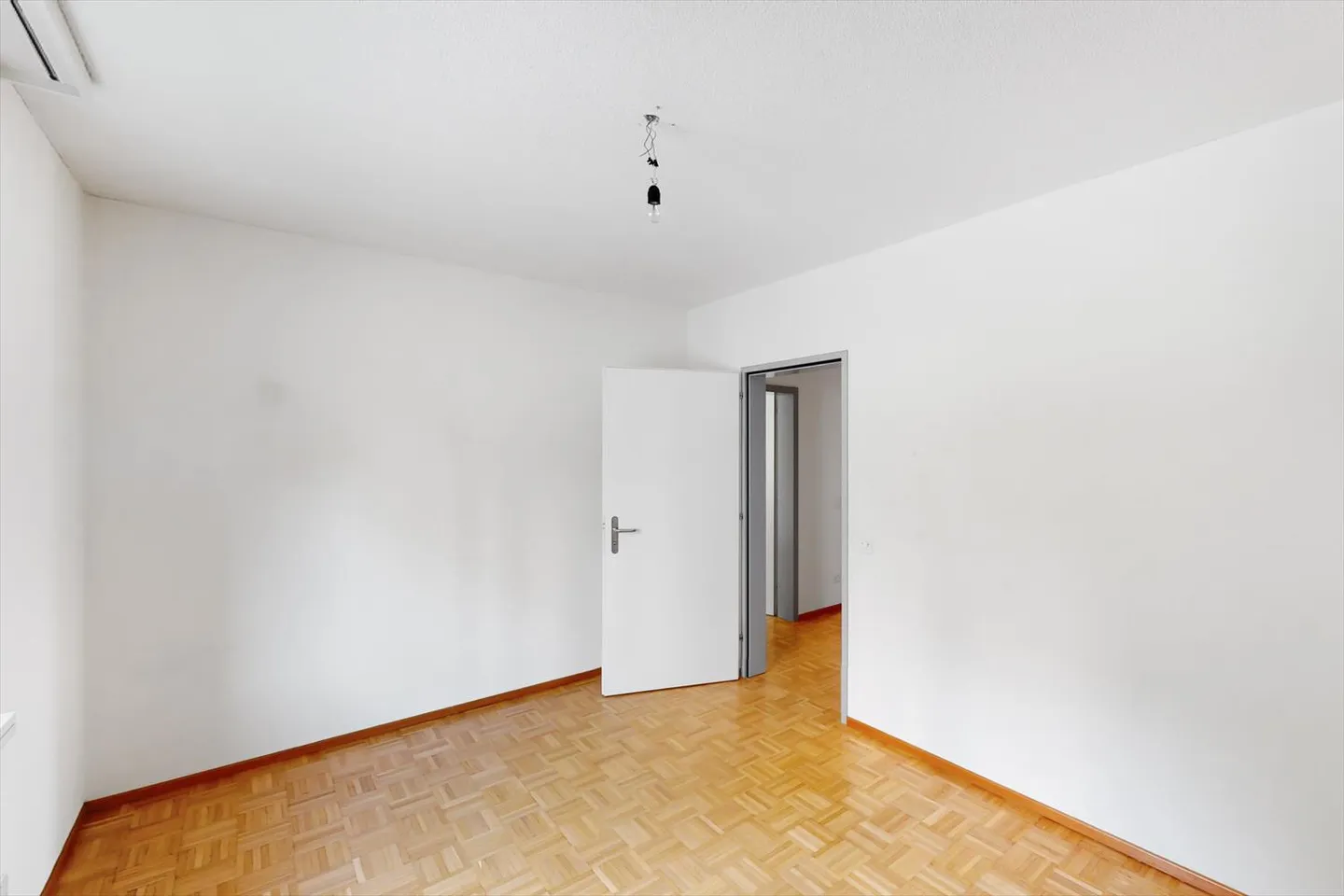 Apartment for rent - Photo 2 of 8