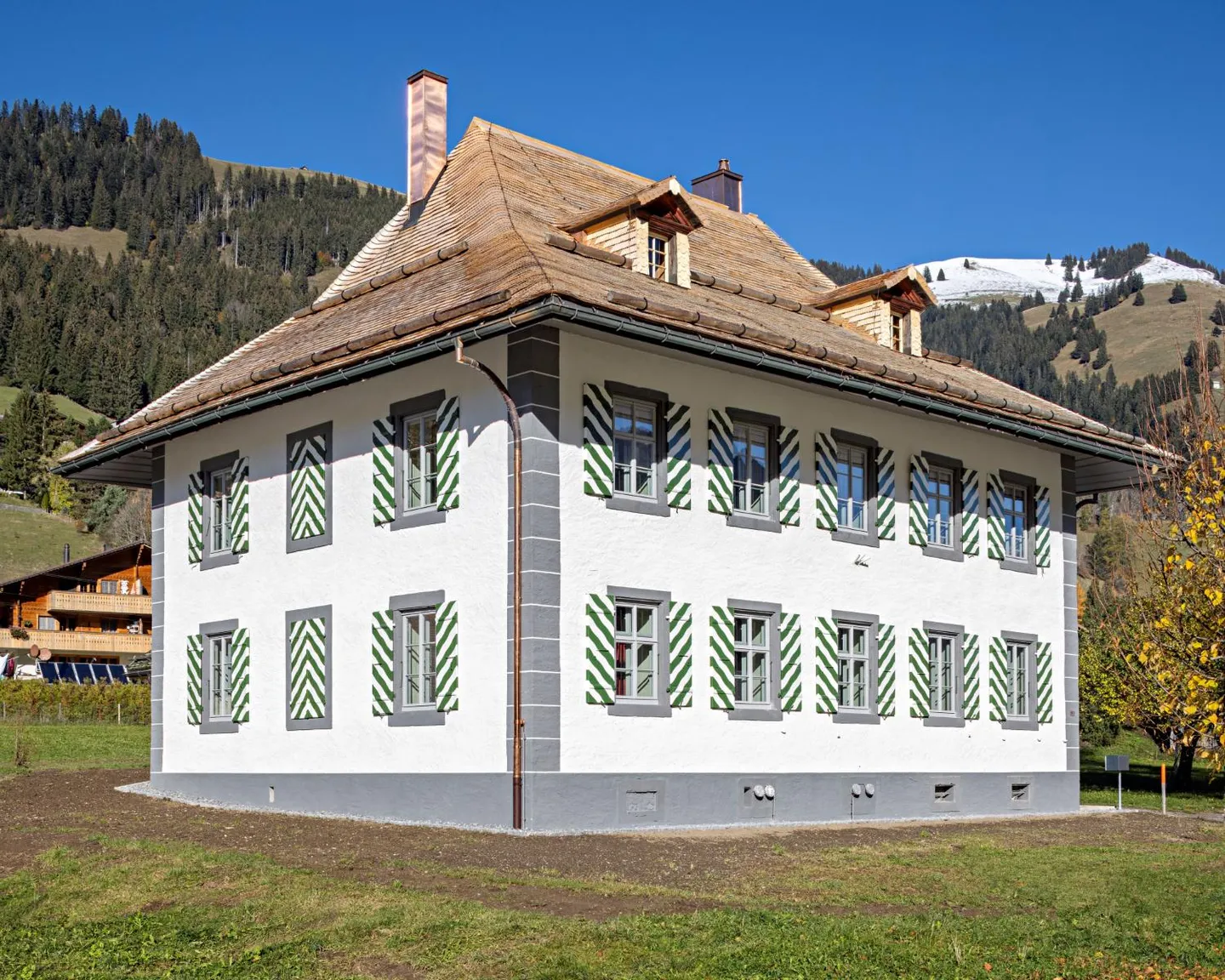 8-room house - Photo 1 of 7