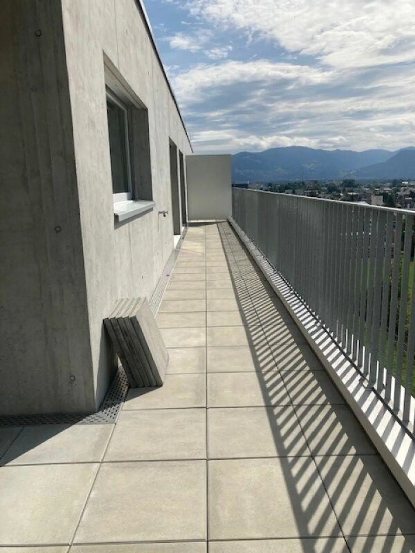 Ampio e luminoso appartamento duplex di 4,5 locali con contratto di affitto - Foto 13 di 19