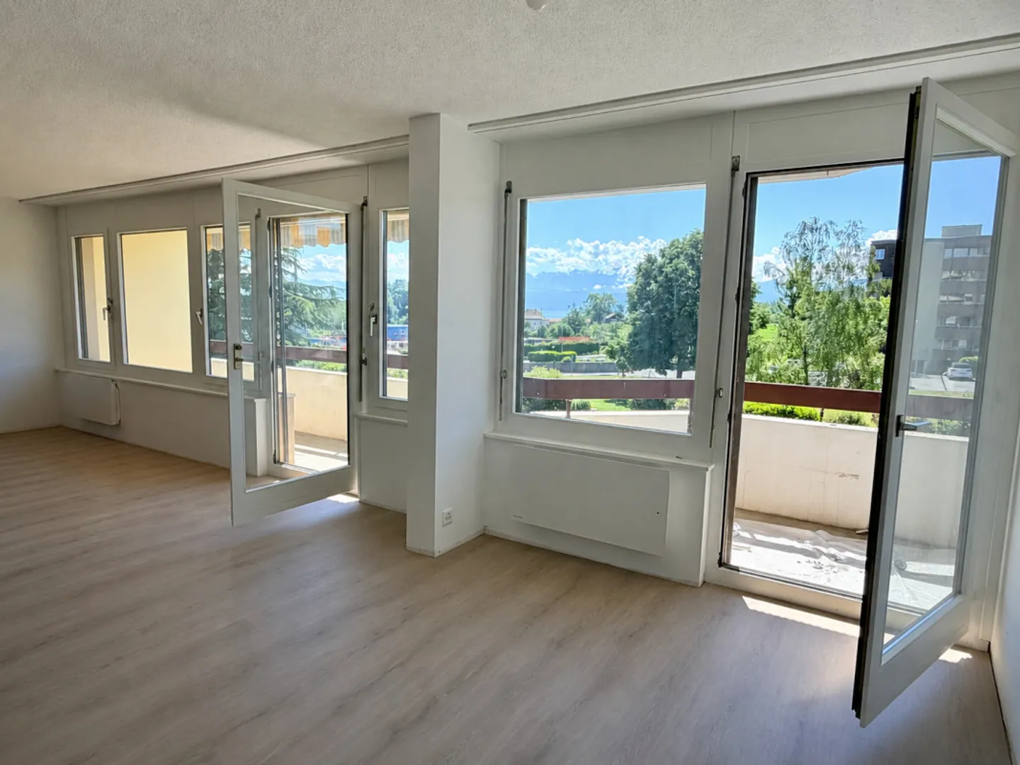 Appartamento con Balconi, 3 o 4 Camere, Ristrutturato - Foto 1 di 10