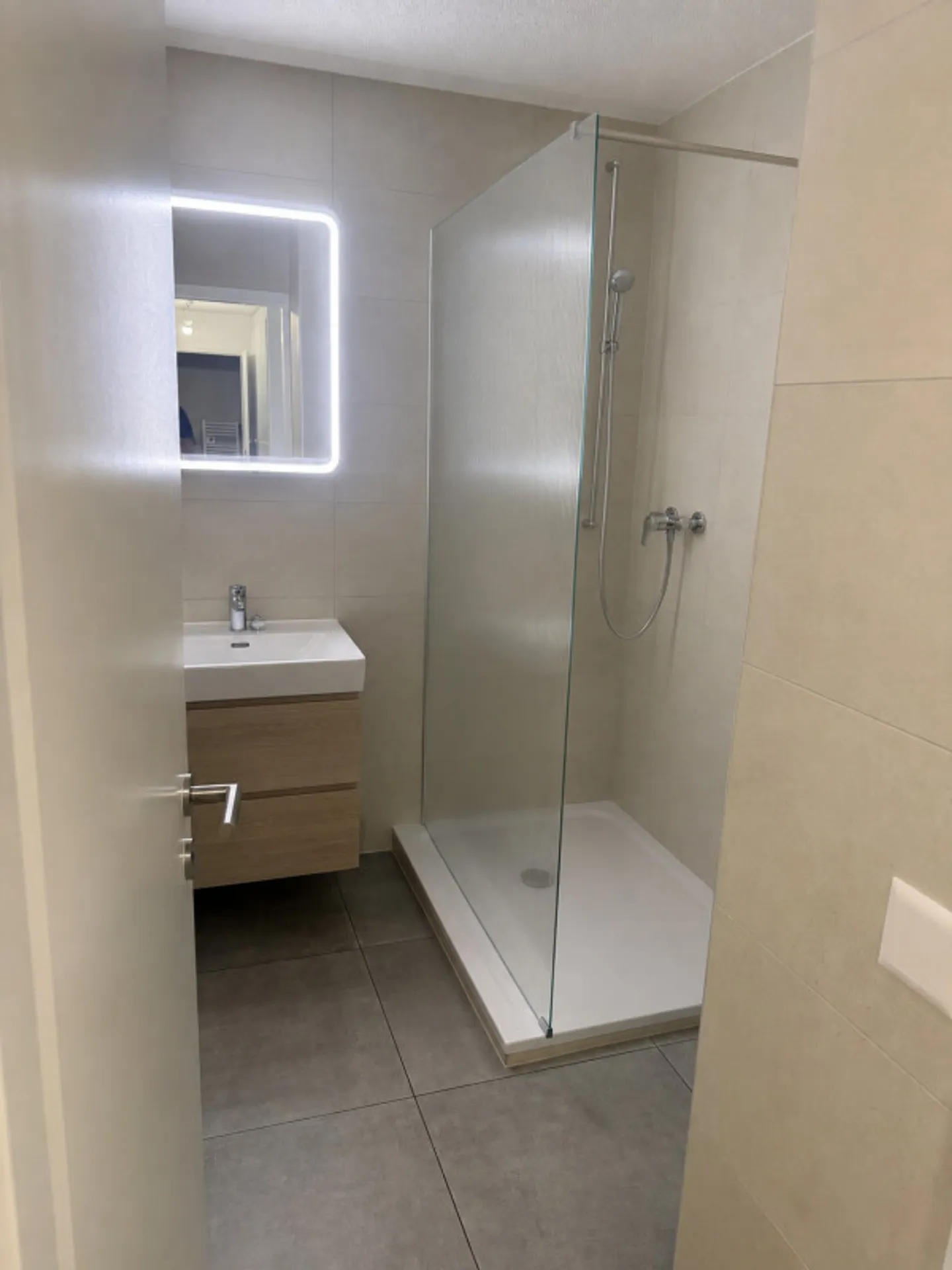 Appartamento con Balconi, 3 o 4 Camere, Ristrutturato - Foto 9 di 10