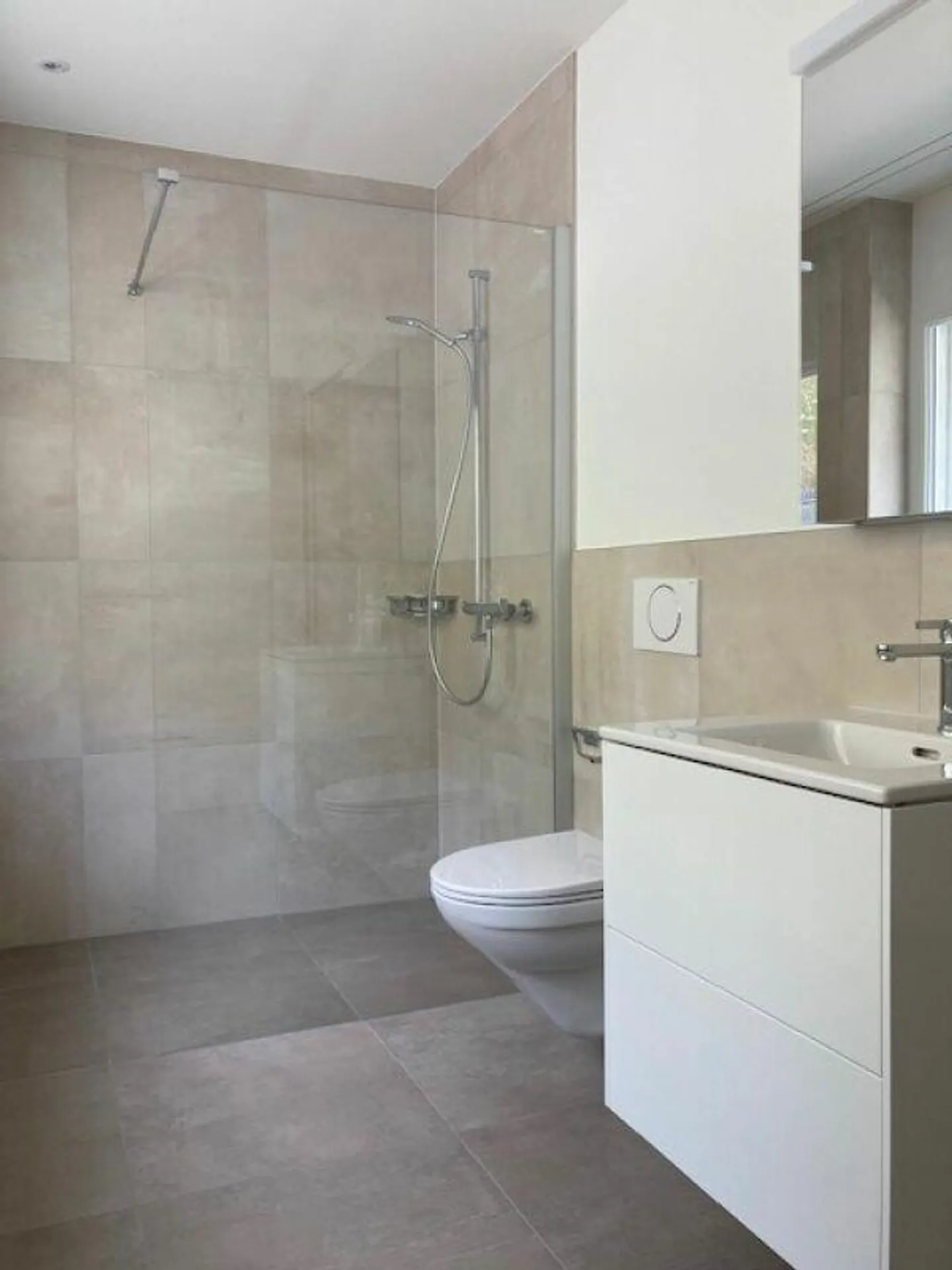 Ampio e luminoso appartamento duplex di 4,5 locali con contratto di affitto - Foto 18 di 19