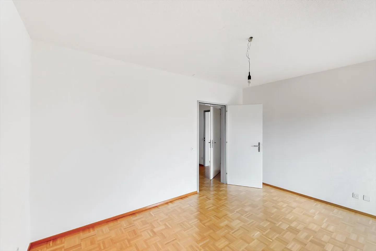 Apartment for rent - Photo 4 of 8