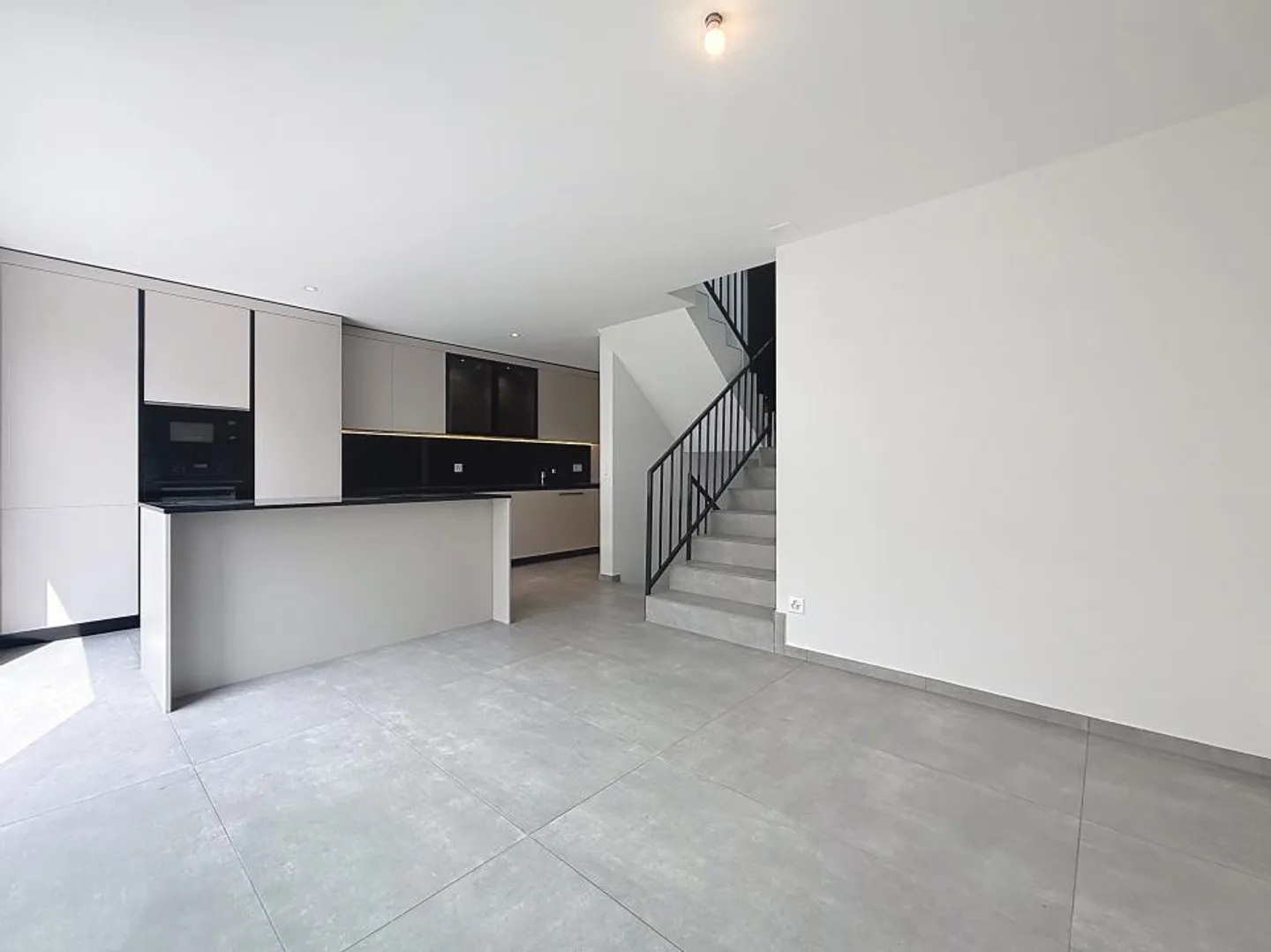 Semi-detached house for rent - Photo 5 of 13