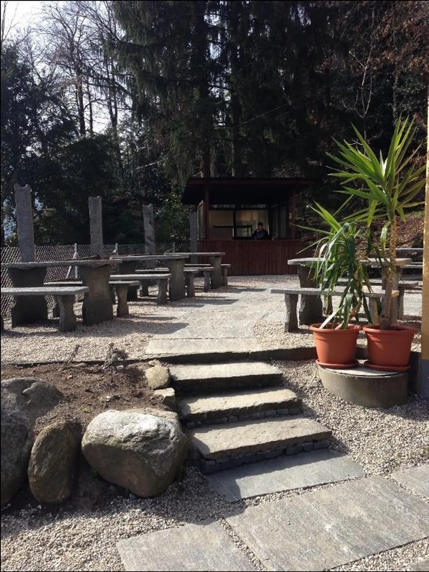 Vaste propriété immobilière à Contra - Photo 7 sur 9