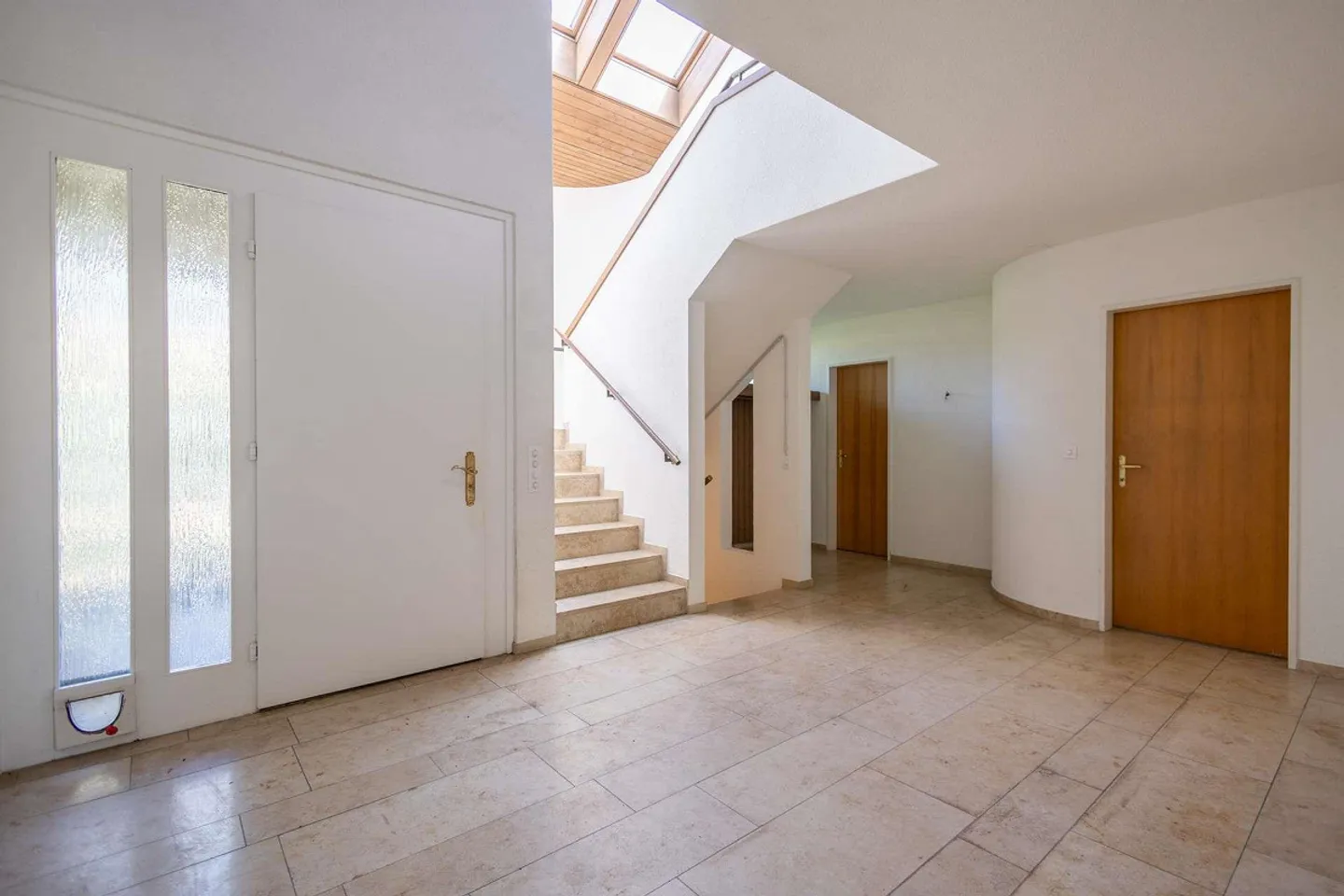 RESERVIERT: Exklusive 6.5 Zimmer-Villa mit Parkanlage und Privatspähre in Watt - Foto 4 von 9