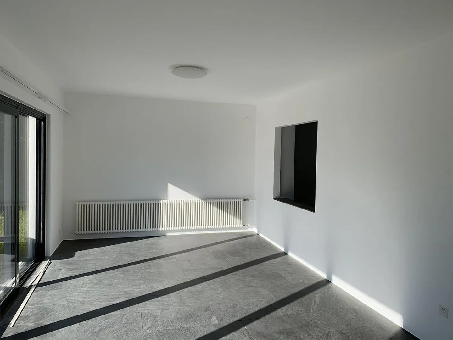 Vaste propriété immobilière à Contra - Photo 8 sur 9