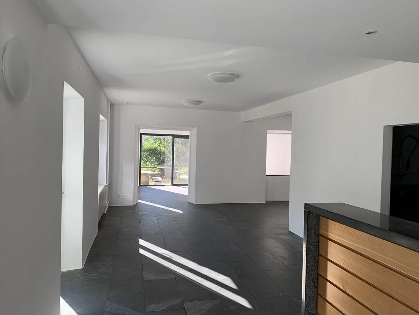 Vaste propriété immobilière à Contra - Photo 9 sur 9