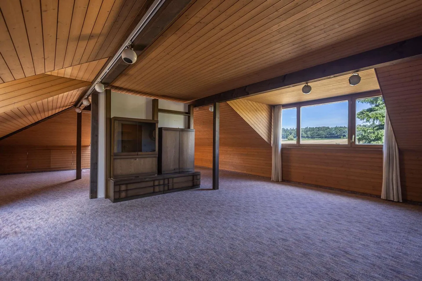 RESERVIERT: Exklusive 6.5 Zimmer-Villa mit Parkanlage und Privatspähre in Watt - Foto 8 von 9