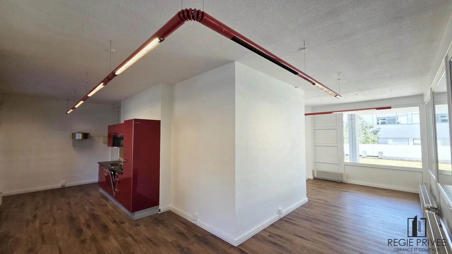 Commercial space on the ground floor - Photo 3 of 8