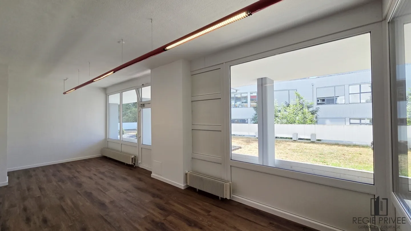 Commercial space on the ground floor - Photo 4 of 8