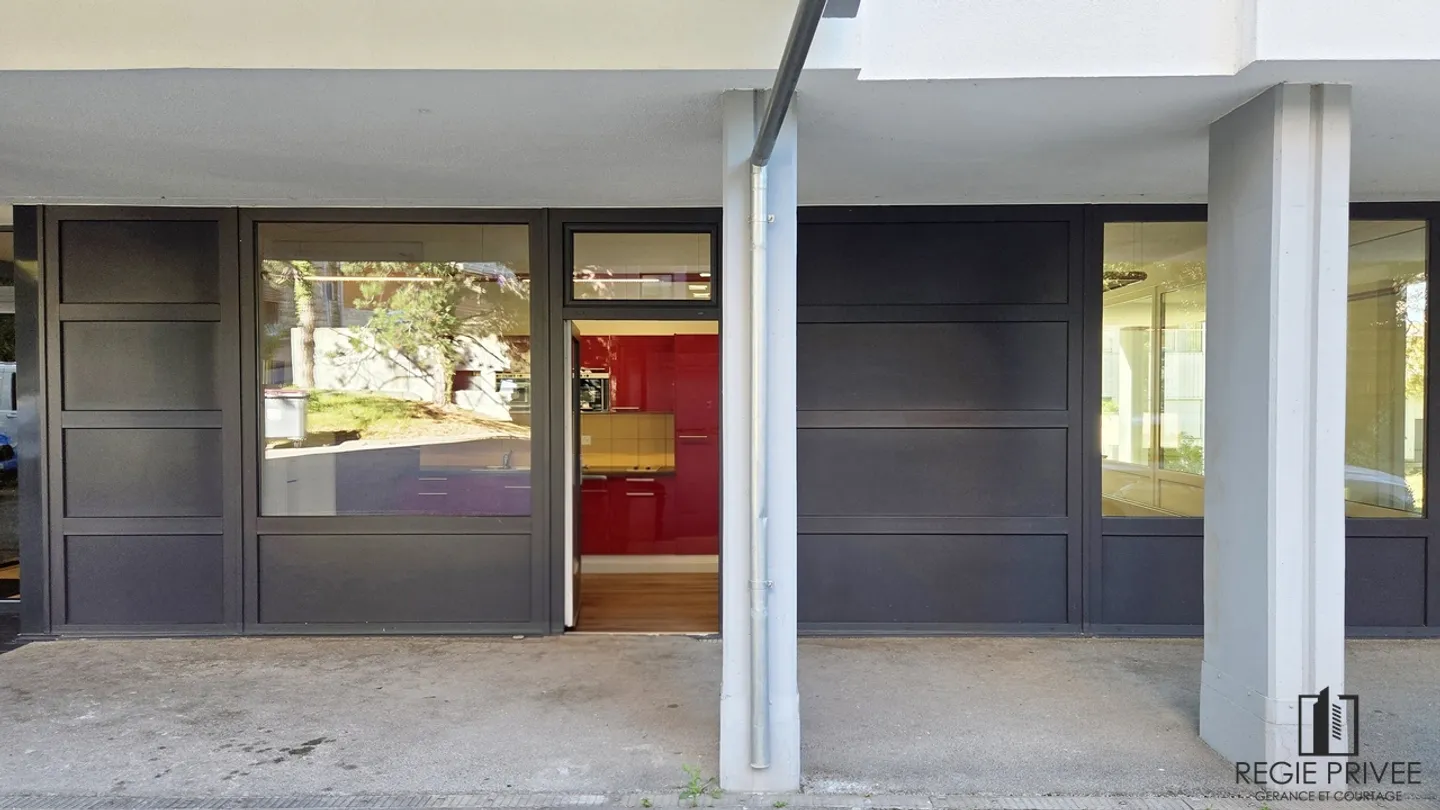 Commercial space on the ground floor - Photo 5 of 8