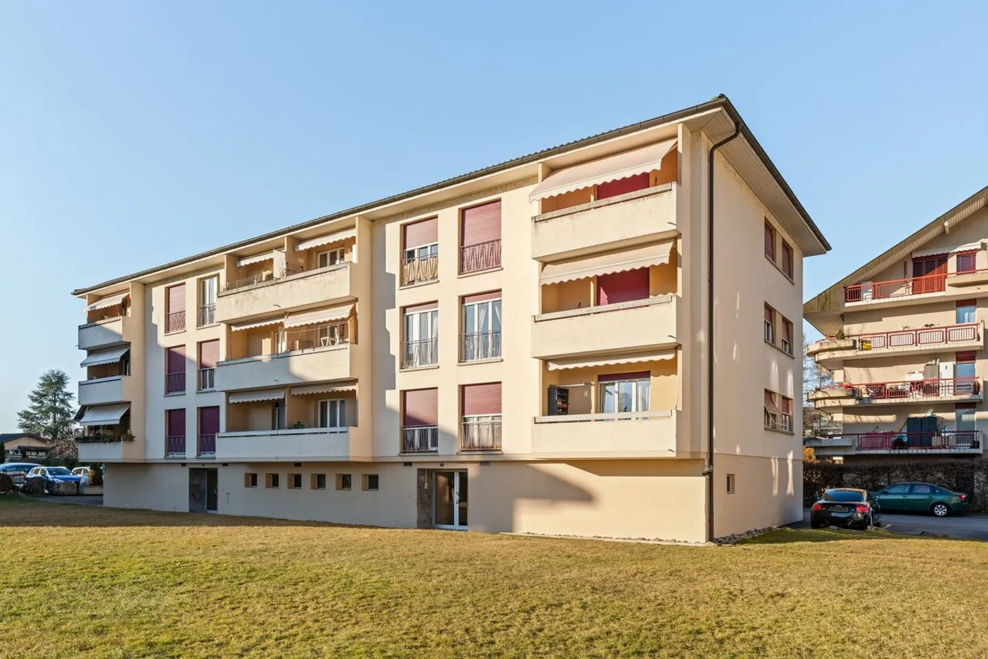 Außenparkplatz in Villeneuve - Foto 2 von 2