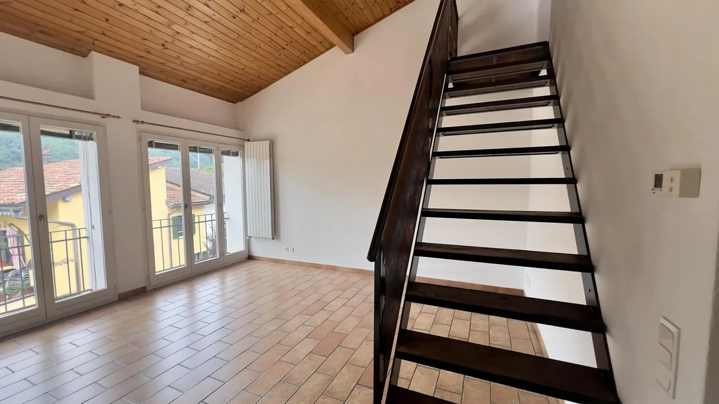 OCCASIONE - AMPIO DUPLEX DI 3.5 LOCALI NEL CUORE DI PURASCA - Foto 4 di 11