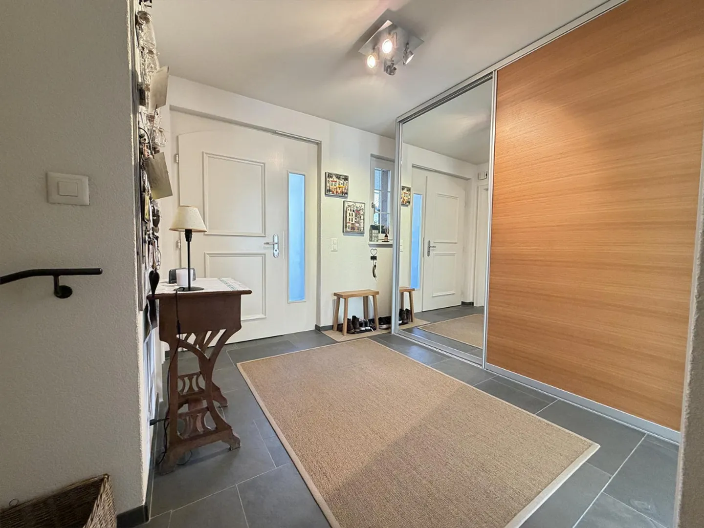 Well-maintained oasis of well-being in a sought-after location in Bottmingen, garden, garage - Photo 2 of 14