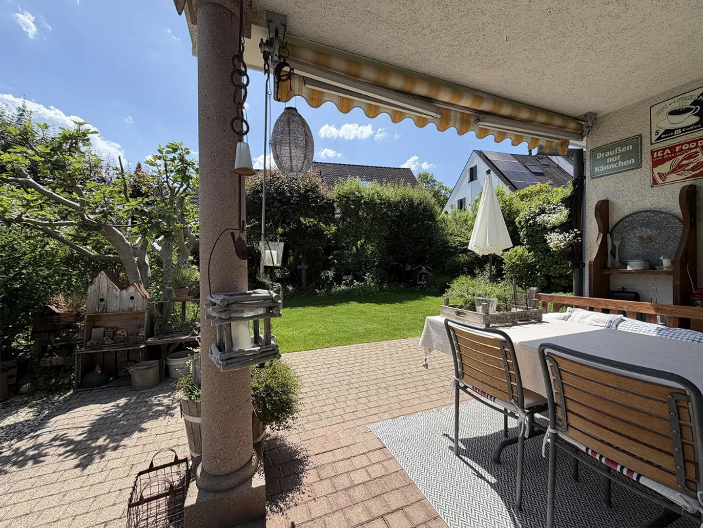 Well-maintained oasis of well-being in a sought-after location in Bottmingen, garden, garage - Photo 6 of 14