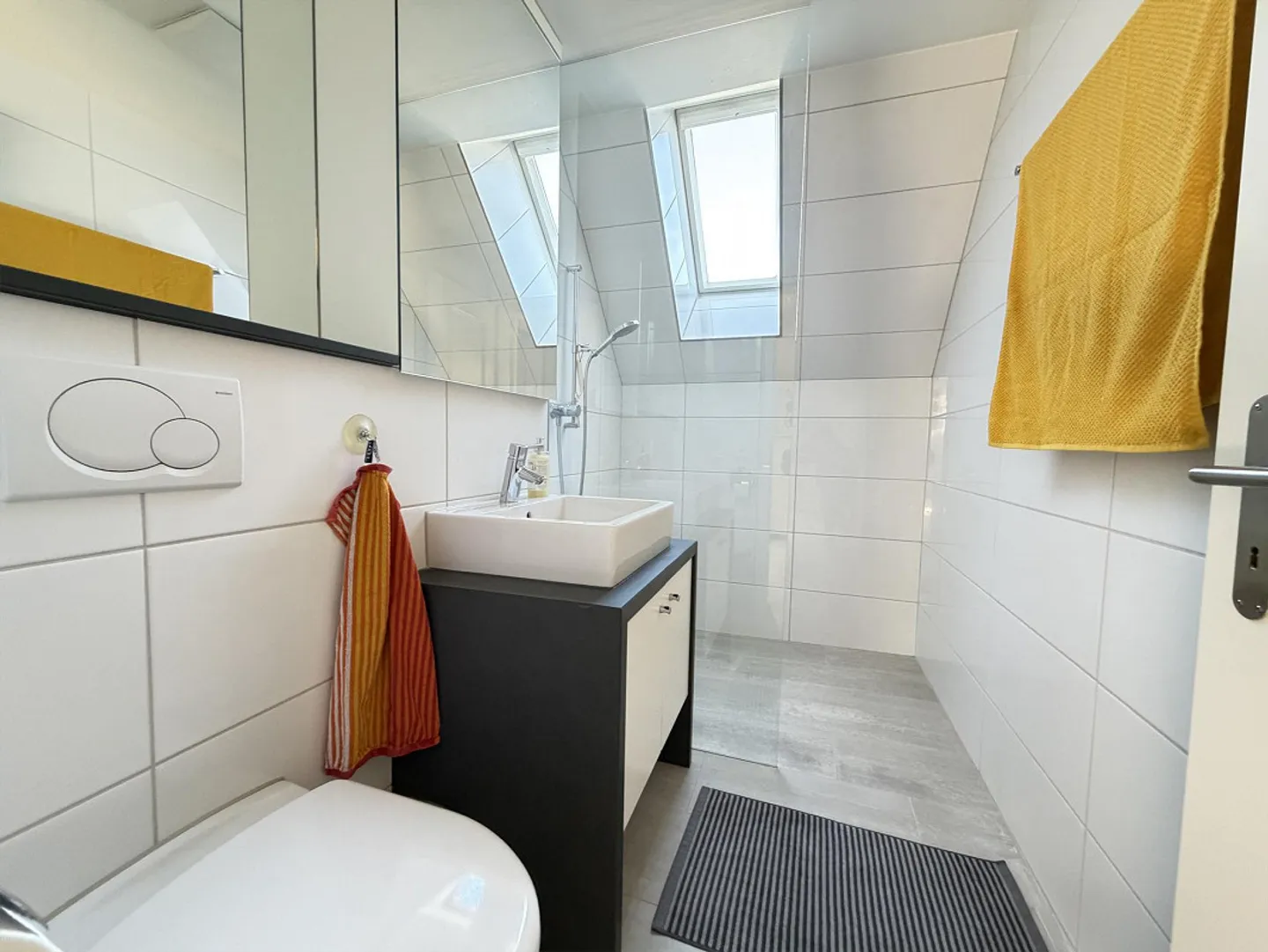 Well-maintained oasis of well-being in a sought-after location in Bottmingen, garden, garage - Photo 7 of 14