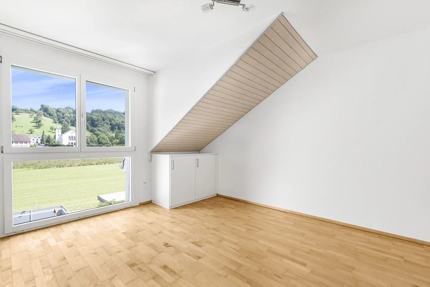 Appartement sous les toits charmant dans le vert Reusstal - Calme. Vue dégagée. Qualité de vie... - Photo 10 sur 13