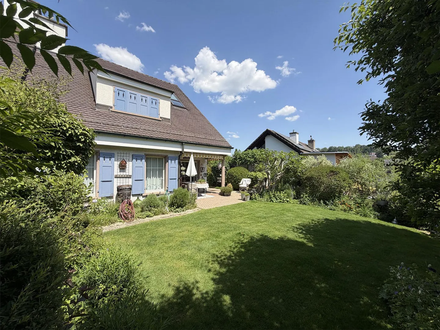 Well-maintained oasis of well-being in a sought-after location in Bottmingen, garden, garage - Photo 12 of 14