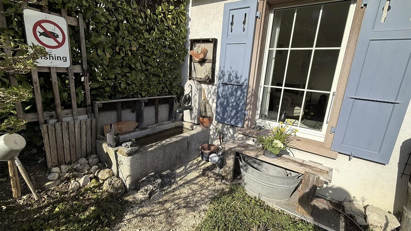 Well-maintained oasis of well-being in a sought-after location in Bottmingen, garden, garage - Photo 13 of 14