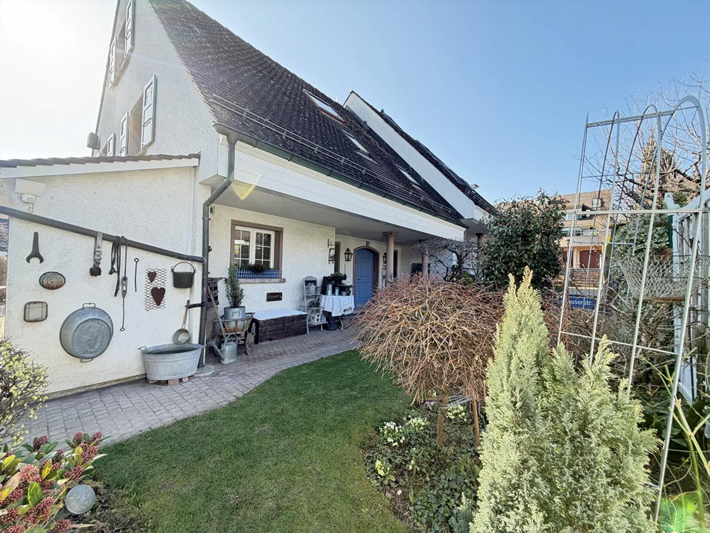 Well-maintained oasis of well-being in a sought-after location in Bottmingen, garden, garage - Photo 14 of 14