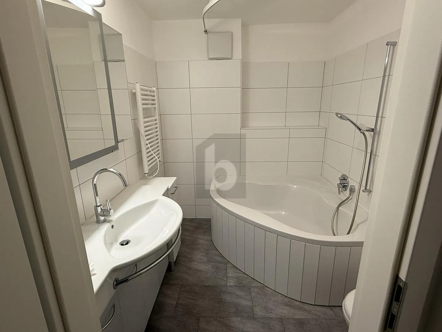 HELL, MODERN WITH BALCONY AND TOP KITCHEN - Photo 2 of 6