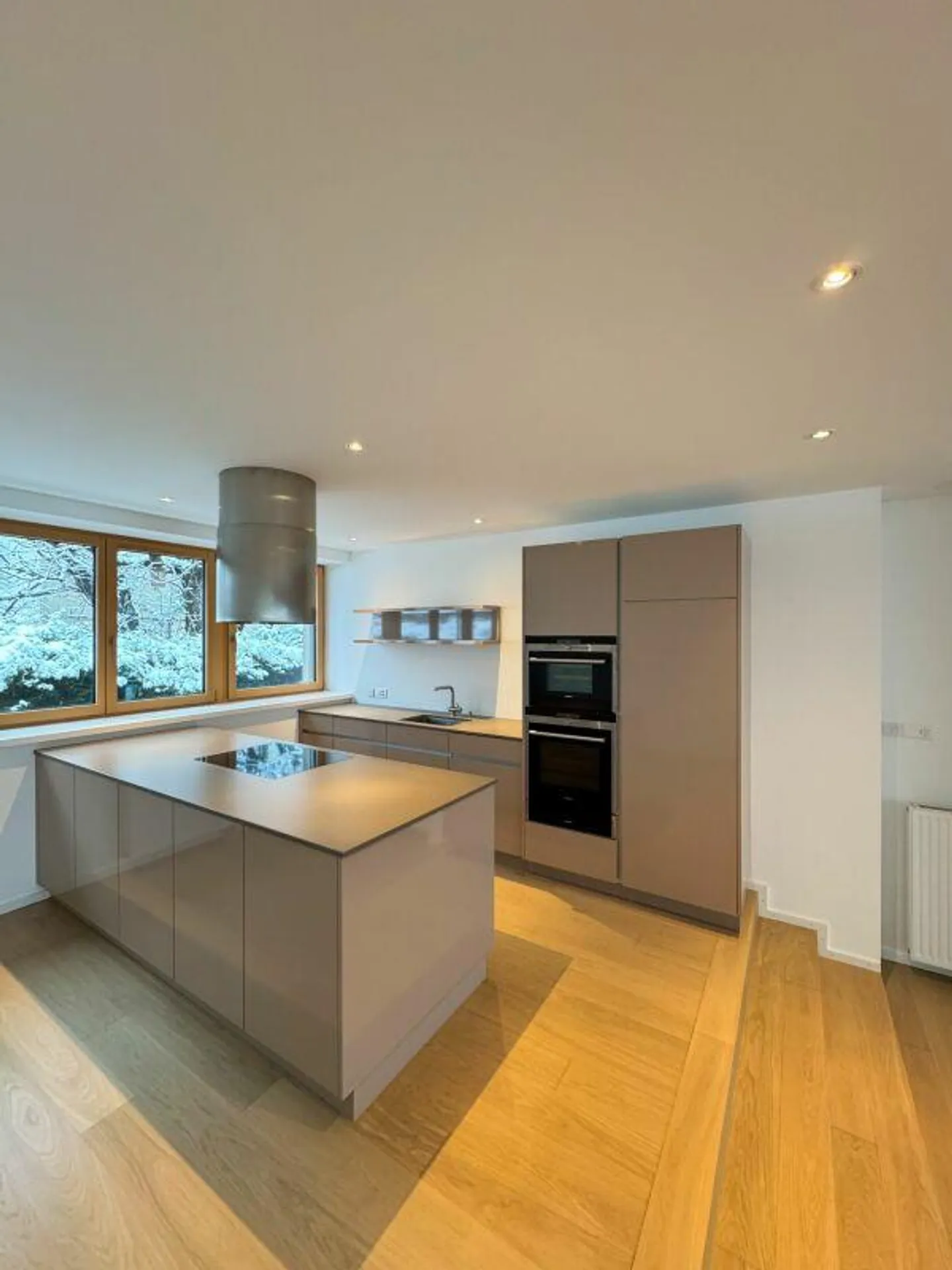 Appartamento esclusivo di 3,5 locali con grande terrazza in una posizione tranquilla di prima scelta... - Foto 2 di 11