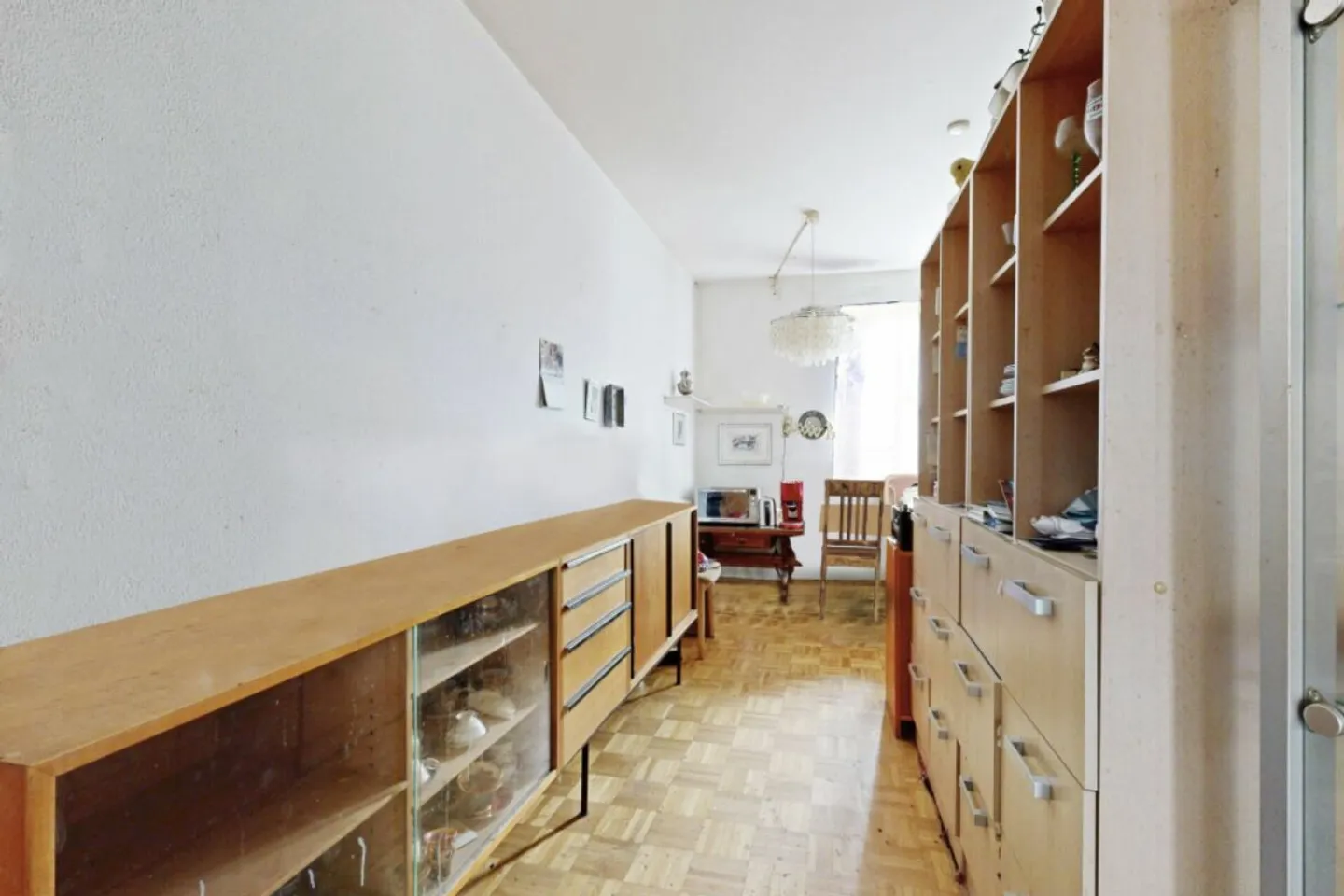 Affordable condominium with terrace and outdoor parking space - Photo 3 of 18