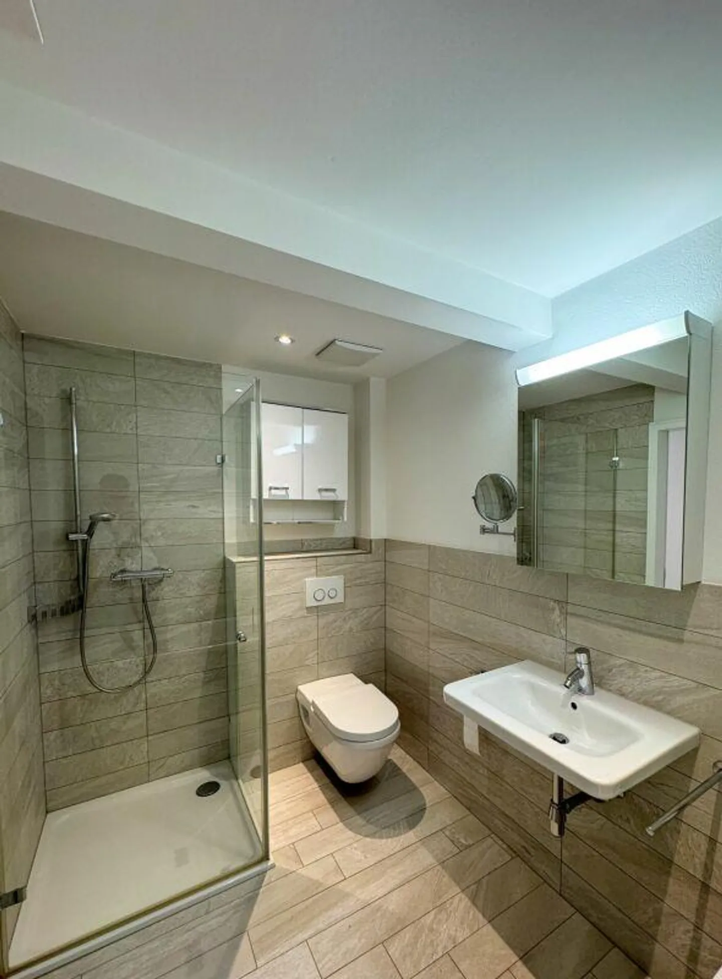 Appartamento esclusivo di 3,5 locali con grande terrazza in una posizione tranquilla di prima scelta... - Foto 6 di 11