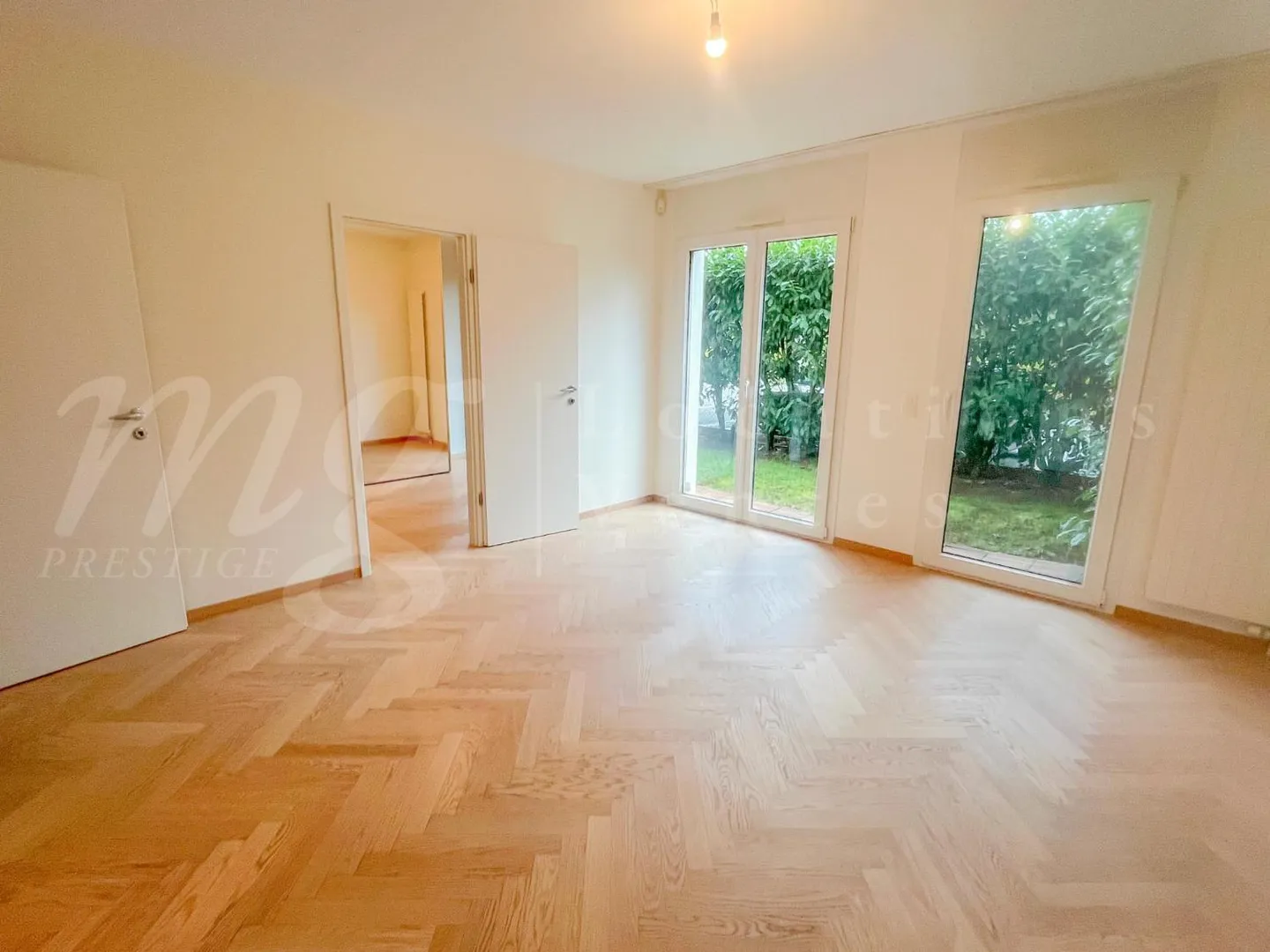 SUPERBE APPARTEMENT 7 CHAMBRES - DANS LE DESSUS - AVEC UN GRAND JARDIN PRIVÉ D'ENVIRON 340 M2 - 4 CHAMBRES - Photo 5 sur 9