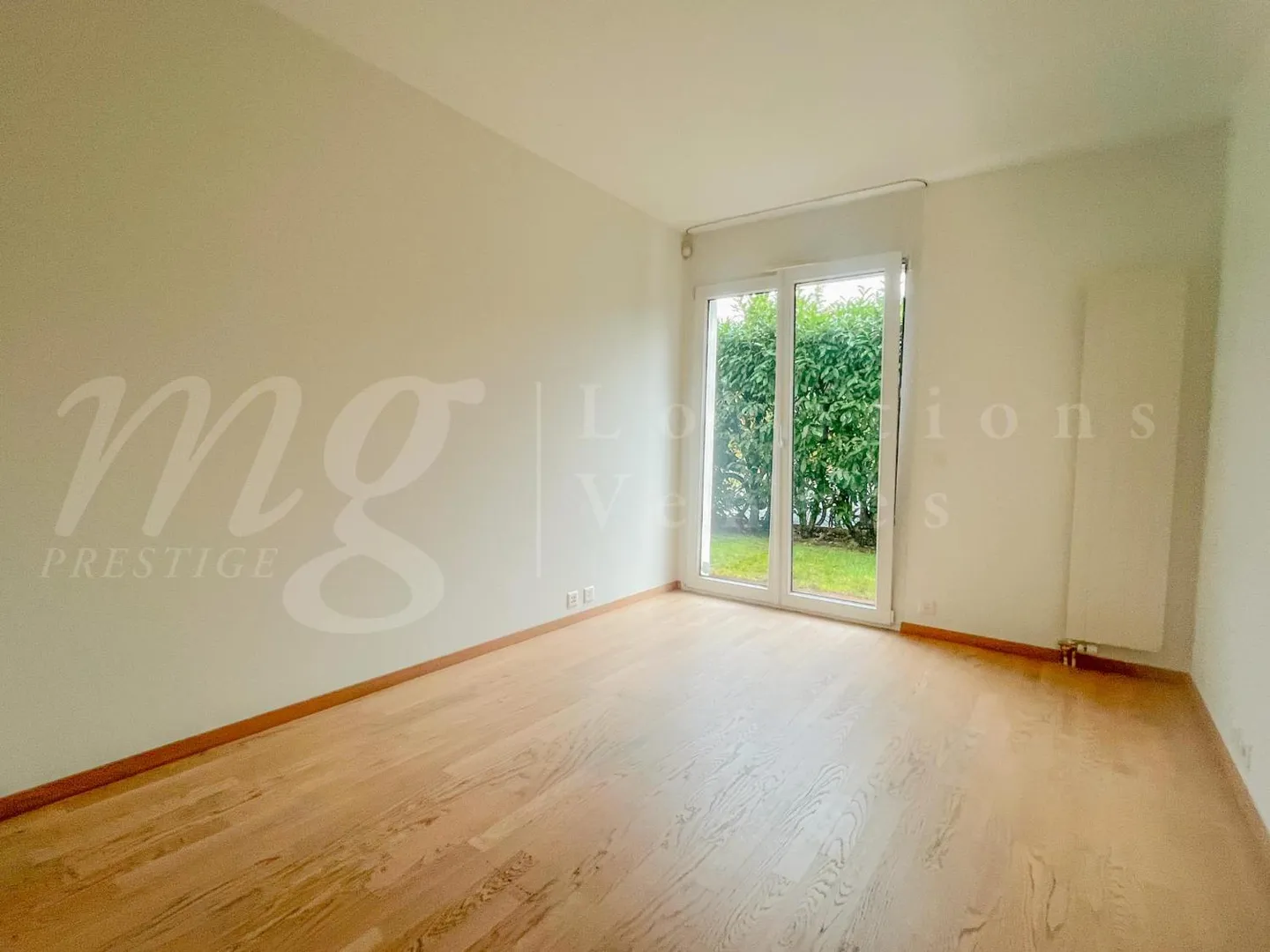 SUPERBE APPARTEMENT 7 CHAMBRES - DANS LE DESSUS - AVEC UN GRAND JARDIN PRIVÉ D'ENVIRON 340 M2 - 4 CHAMBRES - Photo 6 sur 9