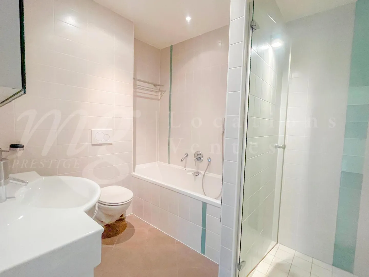 SUPERBE APPARTEMENT 7 CHAMBRES - DANS LE DESSUS - AVEC UN GRAND JARDIN PRIVÉ D'ENVIRON 340 M2 - 4 CHAMBRES - Photo 7 sur 9