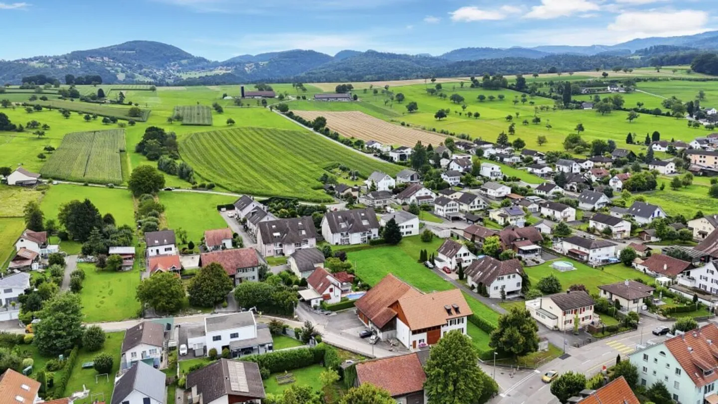 Affordable condominium with terrace and outdoor parking space - Photo 16 of 18