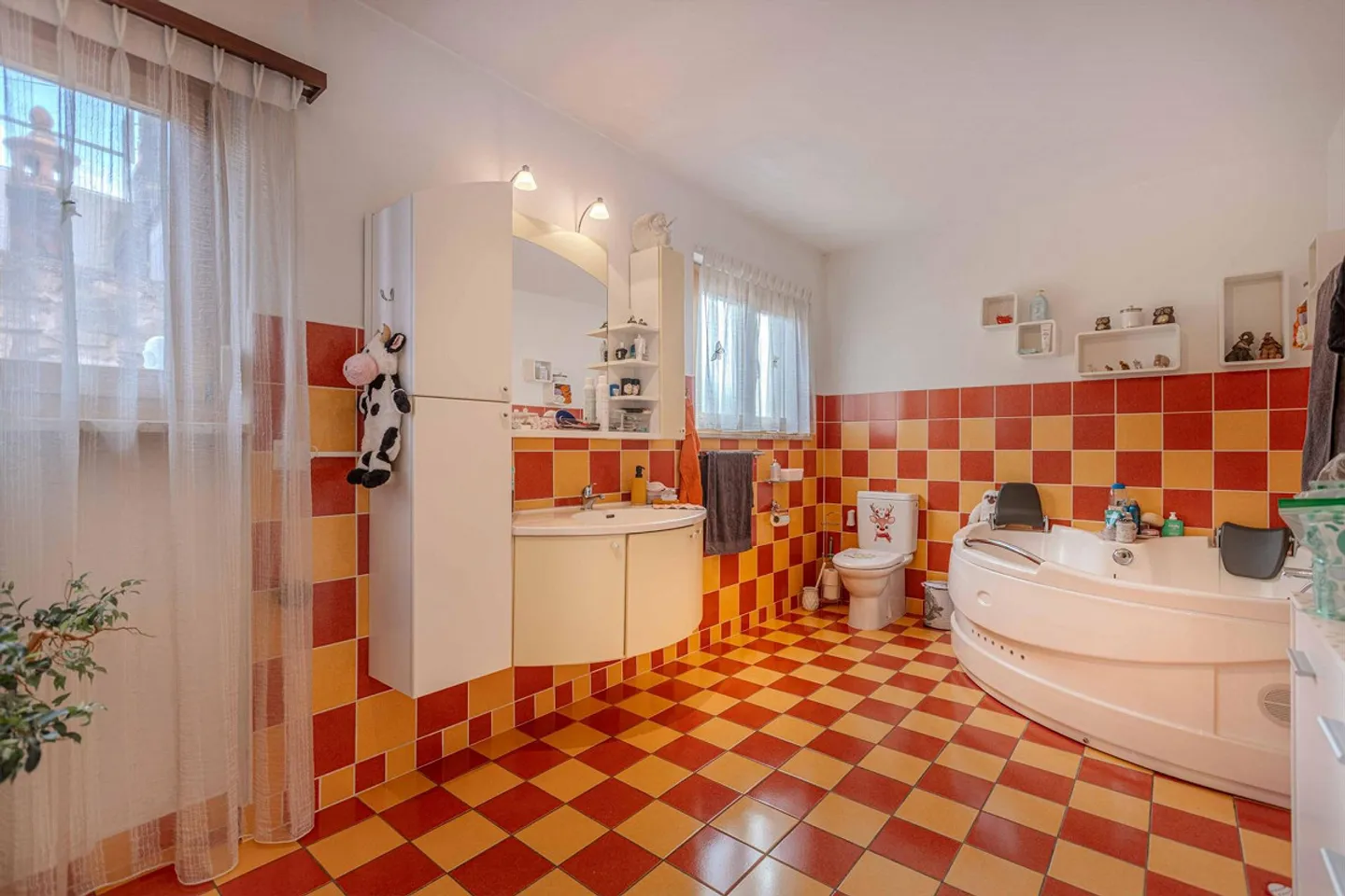 GERÄUMIGE VILLA MIT 6,5 ZIMMERN IM GRÜNEN IN MALCANTONE - Foto 4 von 9