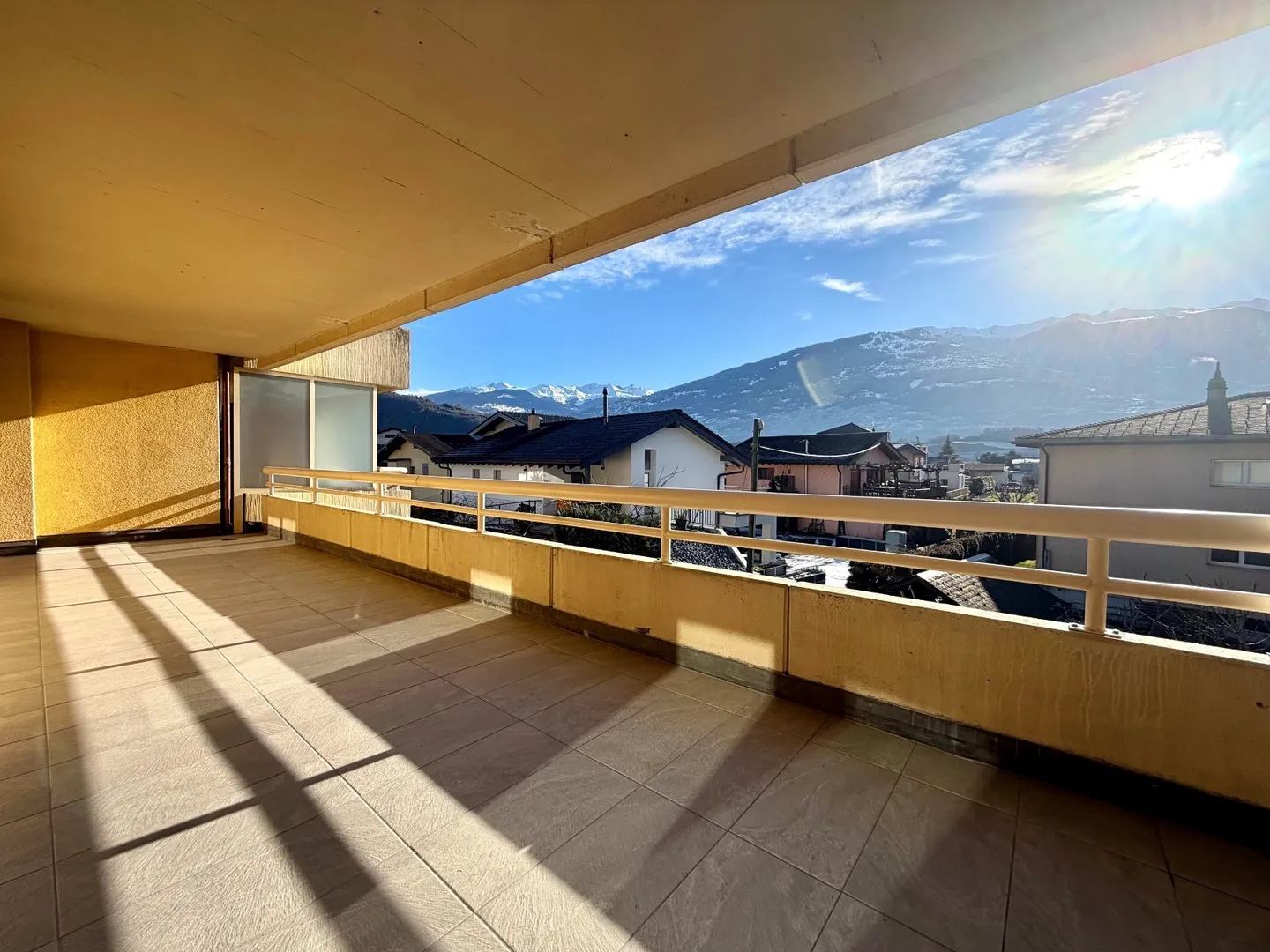 Appartamento spazioso con terrazza - Foto 3 di 11