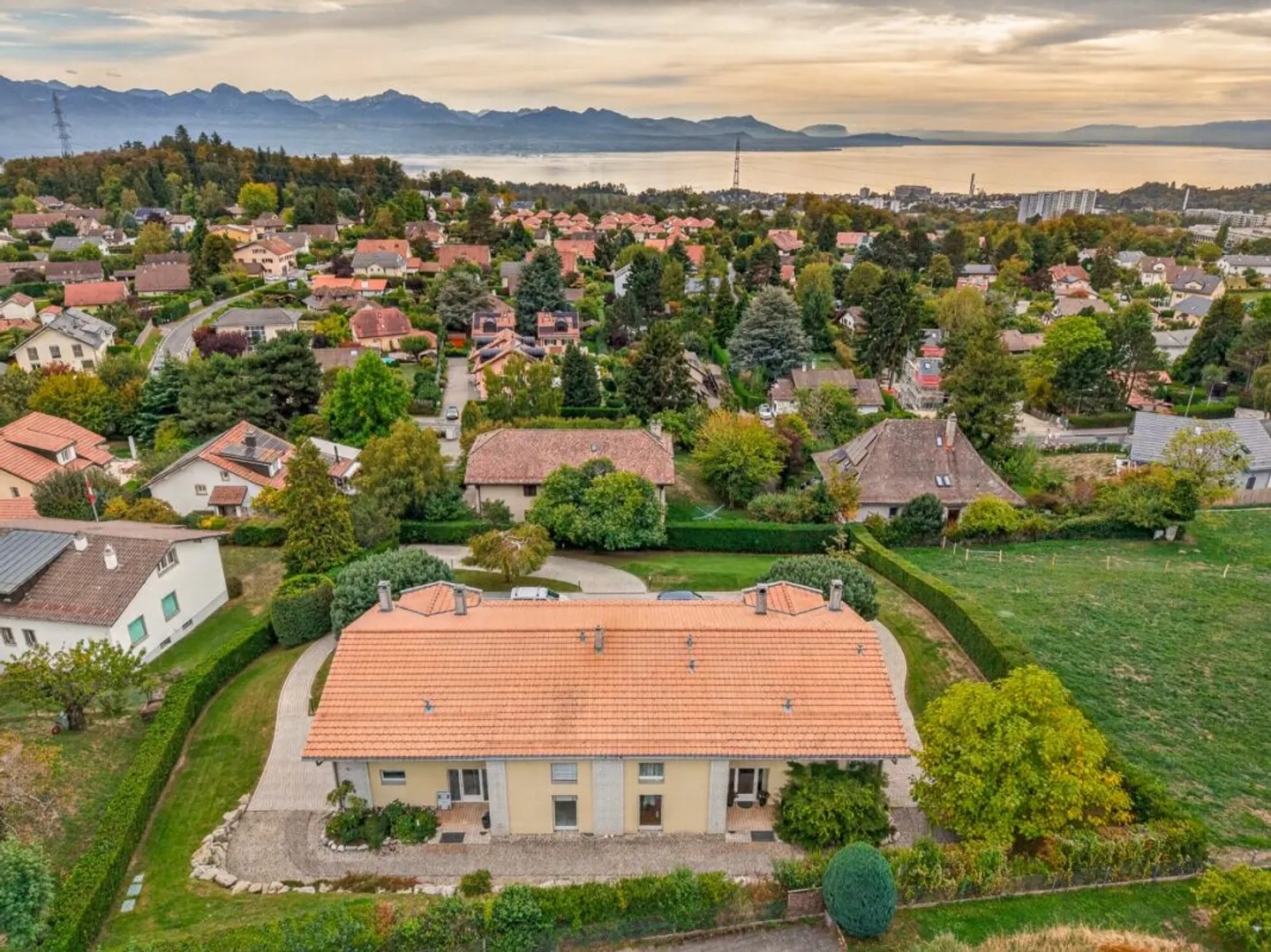 Spacious Semi-Detached Villa - Photo 1 of 14