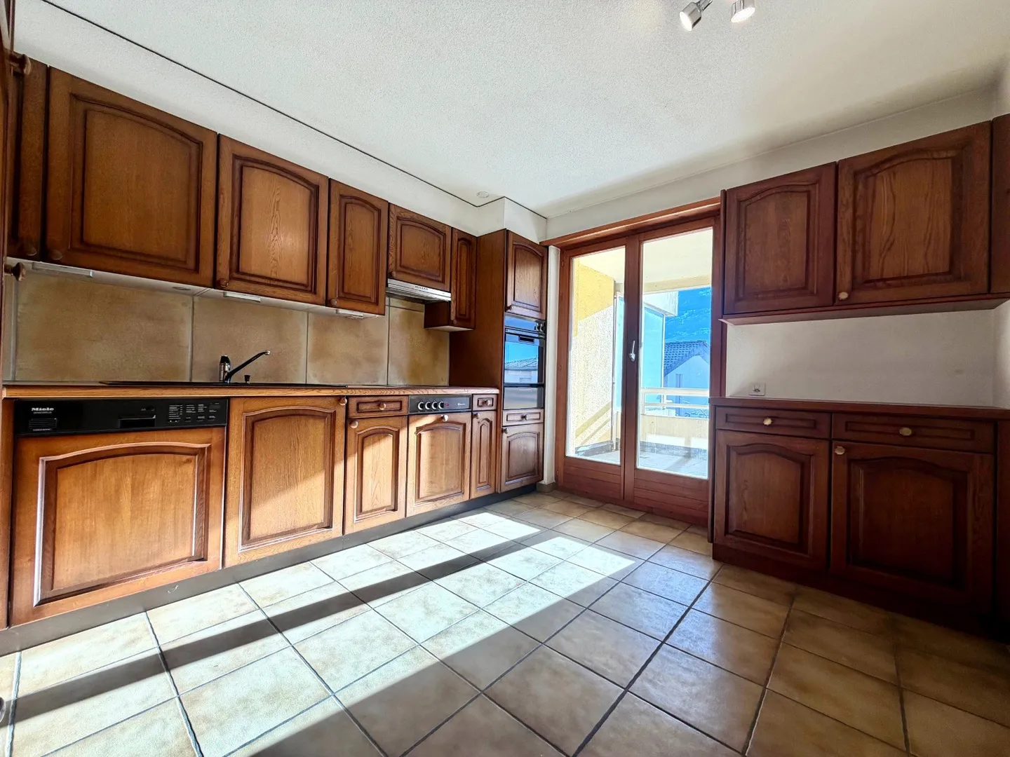 Appartamento spazioso con terrazza - Foto 6 di 11