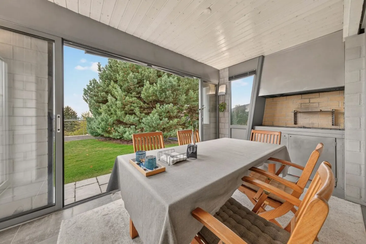 Spacious Semi-Detached Villa - Photo 6 of 14