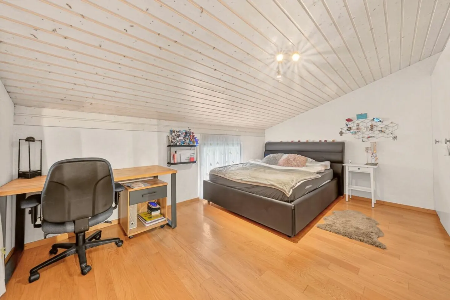 Spacious Semi-Detached Villa - Photo 10 of 14