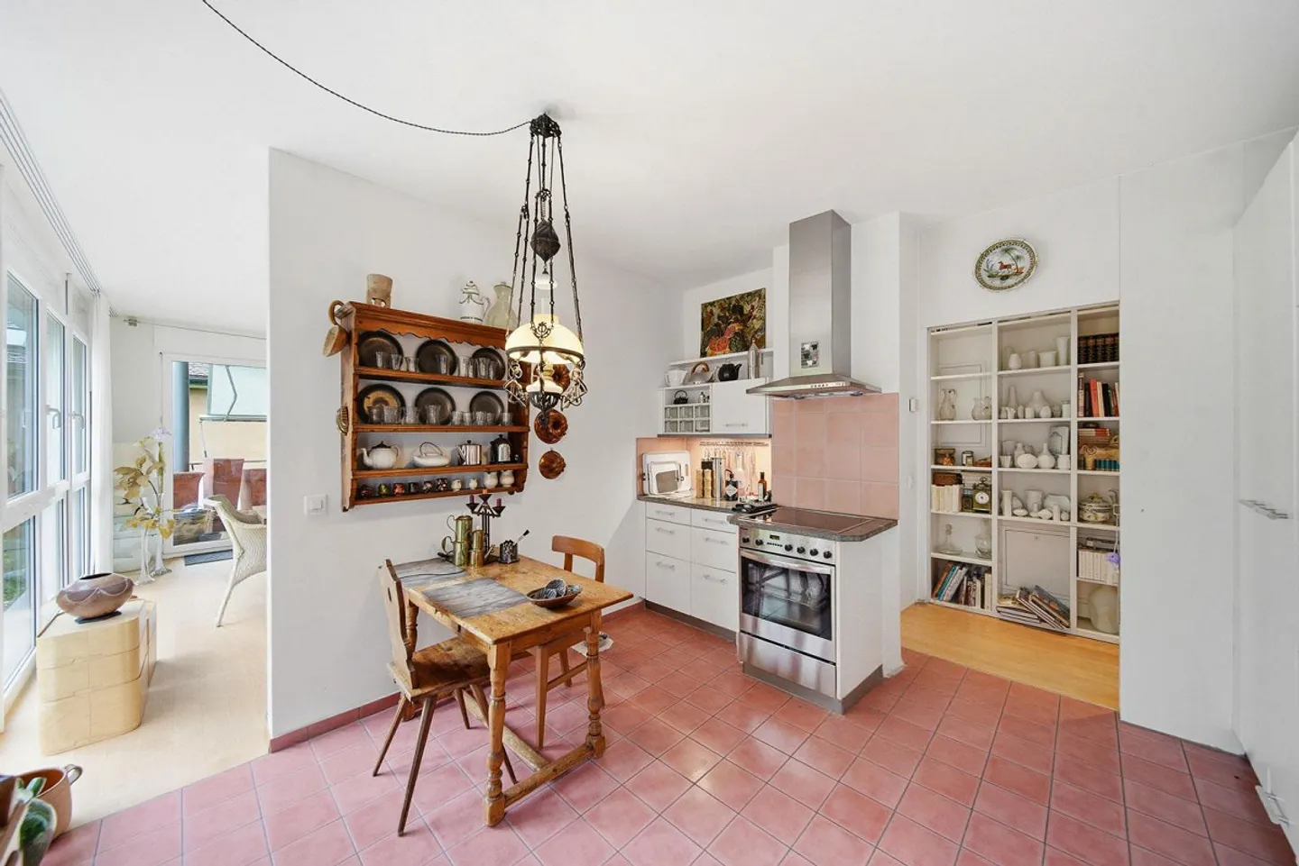 Living Comfort in an Attractive Location in Zurich - Photo 4 of 5