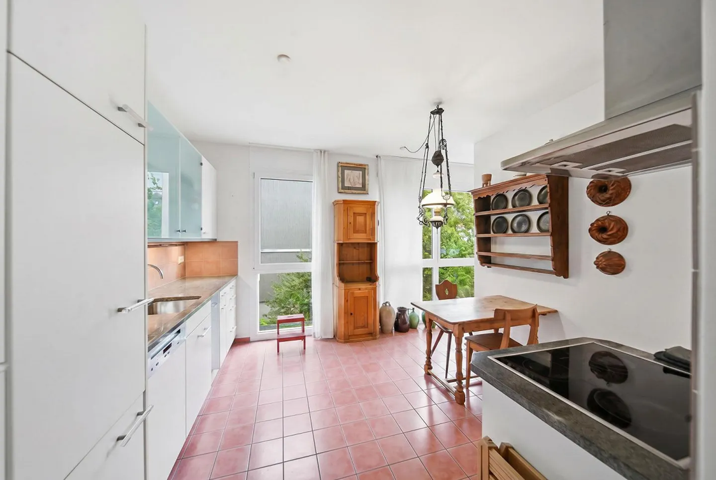 Living Comfort in an Attractive Location in Zurich - Photo 5 of 5