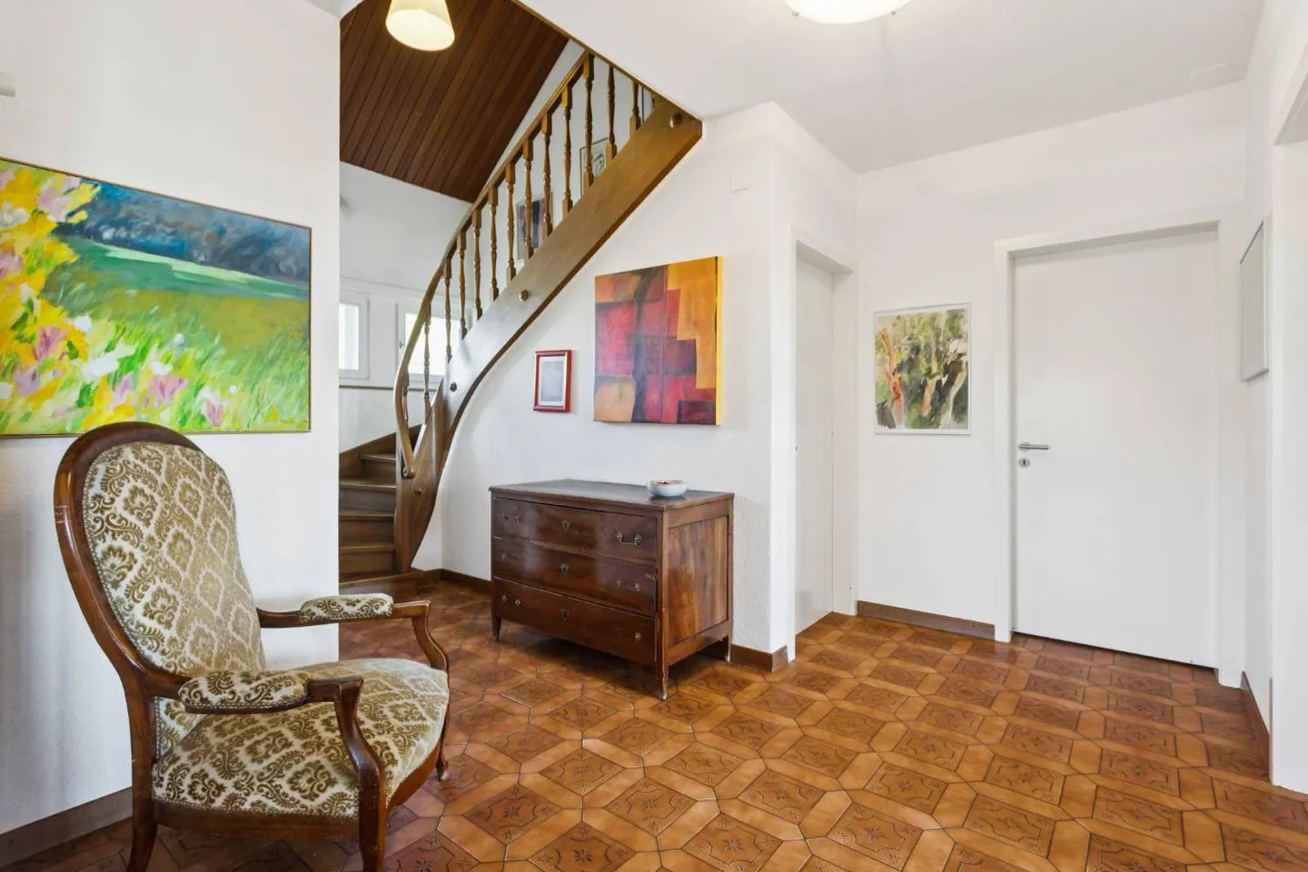 Comfort and Serenity: Renovated Family House with Pool and Outdoor Area - Photo 5 of 9