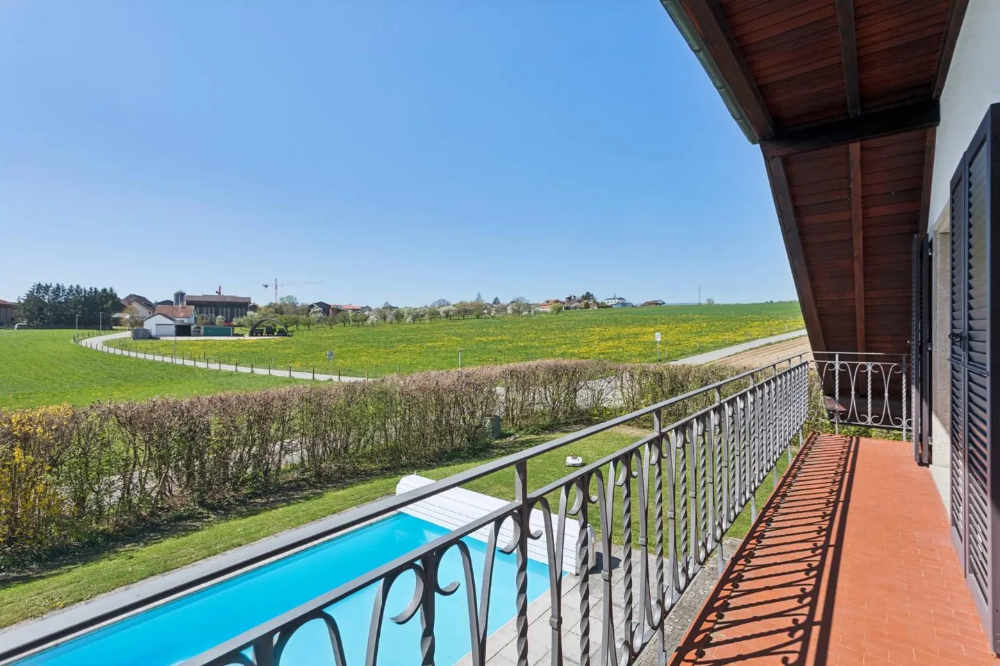 Comfort and Serenity: Renovated Family House with Pool and Outdoor Area - Photo 9 of 9