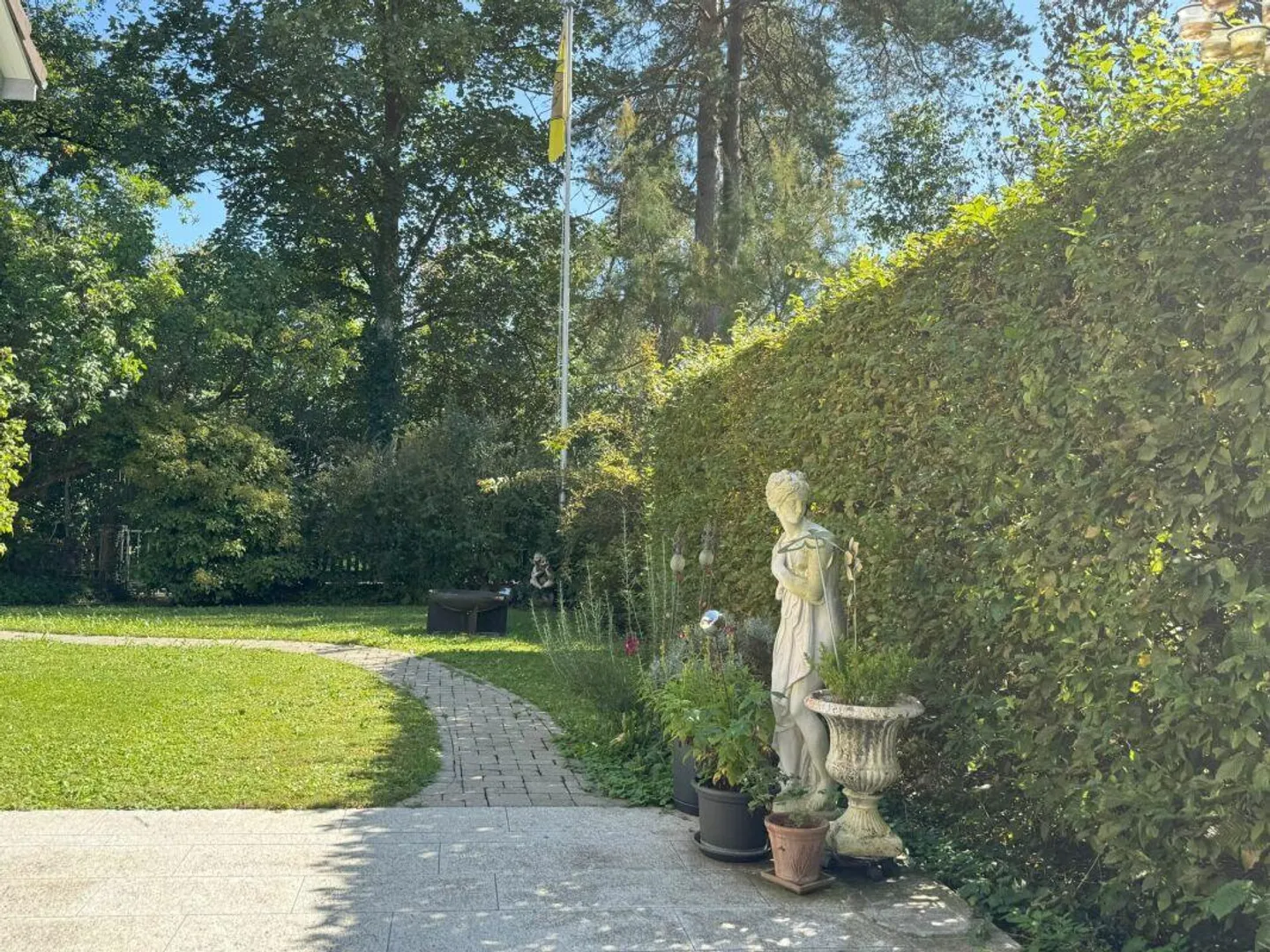 Vivere e lavorare sotto lo stesso tetto - La tua nuova casa con spazio commerciale - Foto 2 di 13